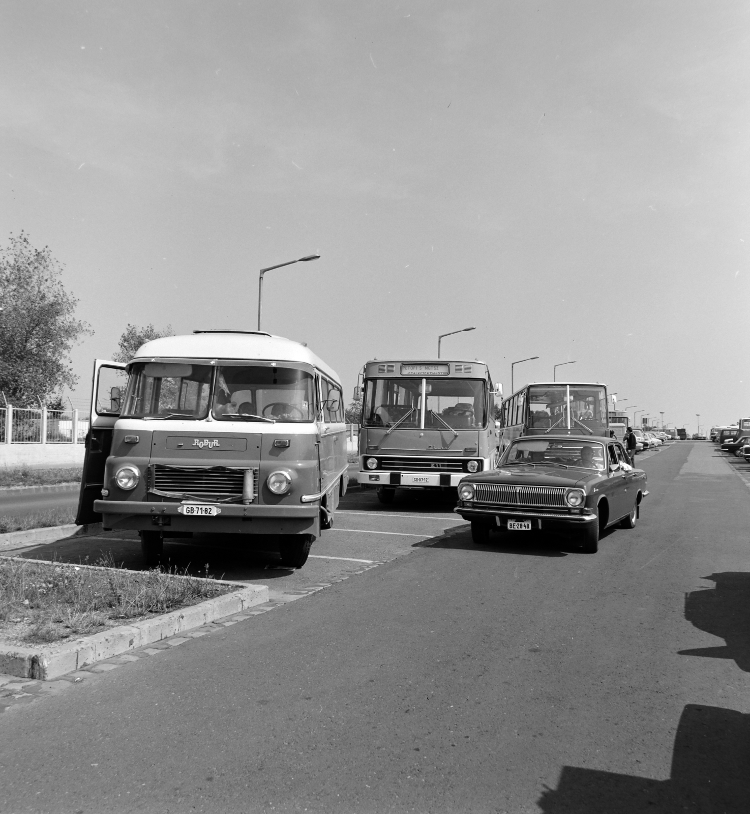 Hungary, Budapest X., Albertirsai (Dobi István) út, a vásárterület parkolója., 1976, UVATERV, Robur-brand, Budapest, Fortepan #139871