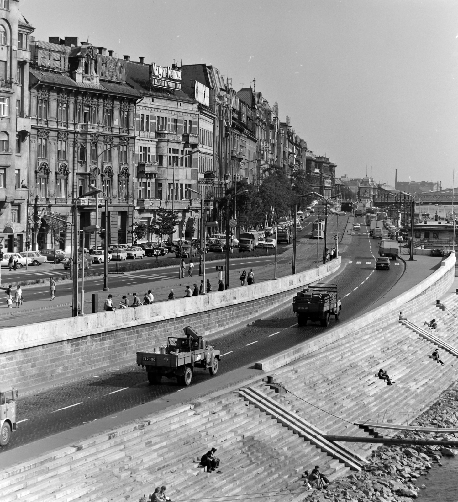 Magyarország, Budapest V., a Belgrád rakpart az Erzsébet hídról nézve., 1976, UVATERV, Budapest, Fortepan #139874