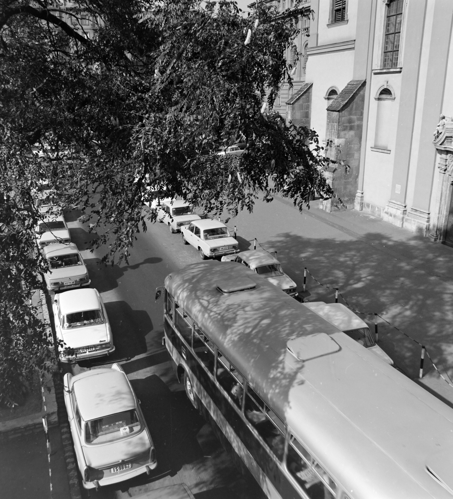Magyarország, Budapest V., Március 15. tér az Erzsébet hídról nézve, jobbra a Belvárosi templom., 1976, UVATERV, Budapest, Fortepan #139880