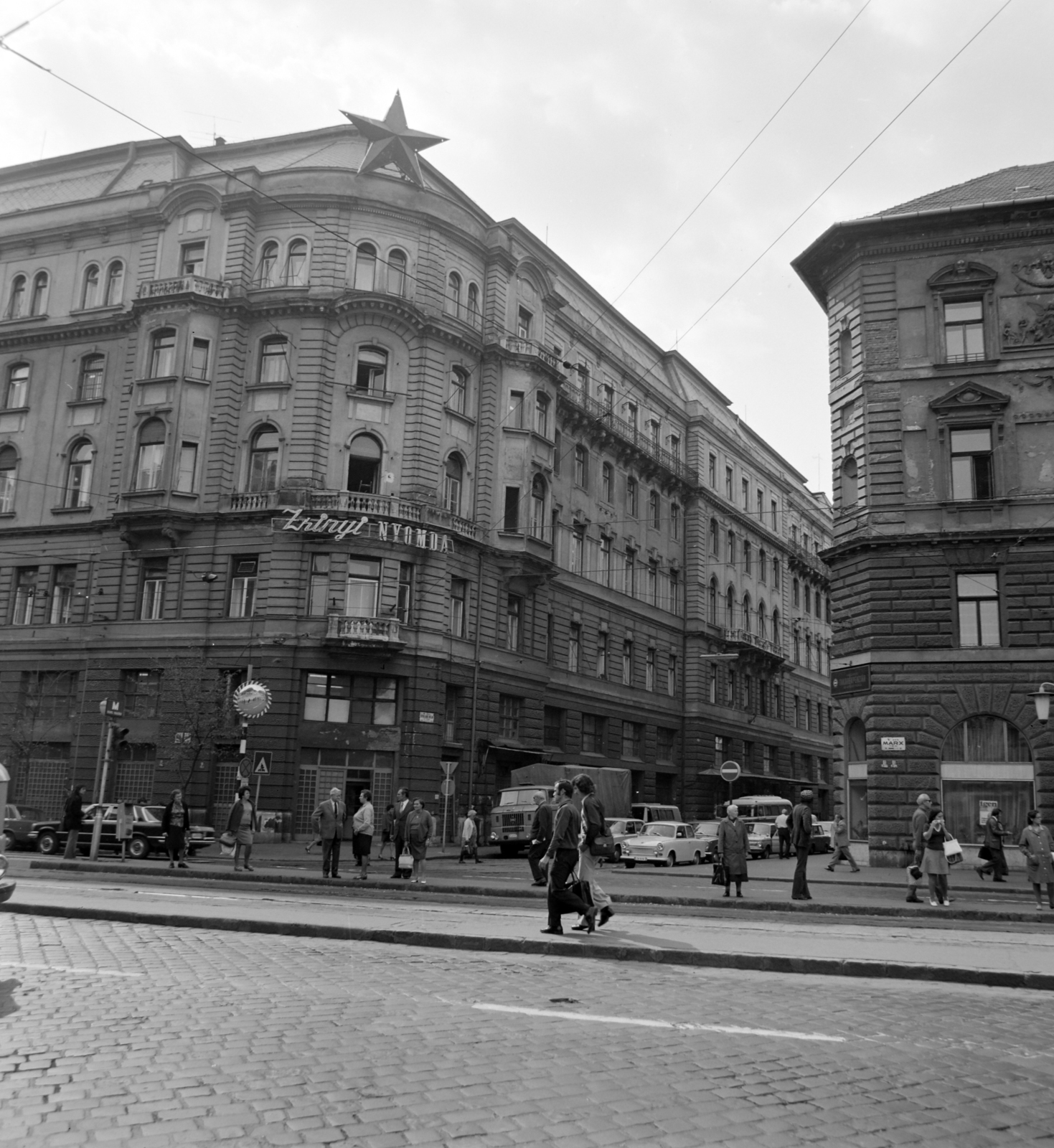 Magyarország, Budapest V., Nyugati (Marx) tér, balra a Bajcsy-Zsilinszky út, szemben a Stollár Béla utca., 1976, UVATERV, Budapest, Fortepan #139891