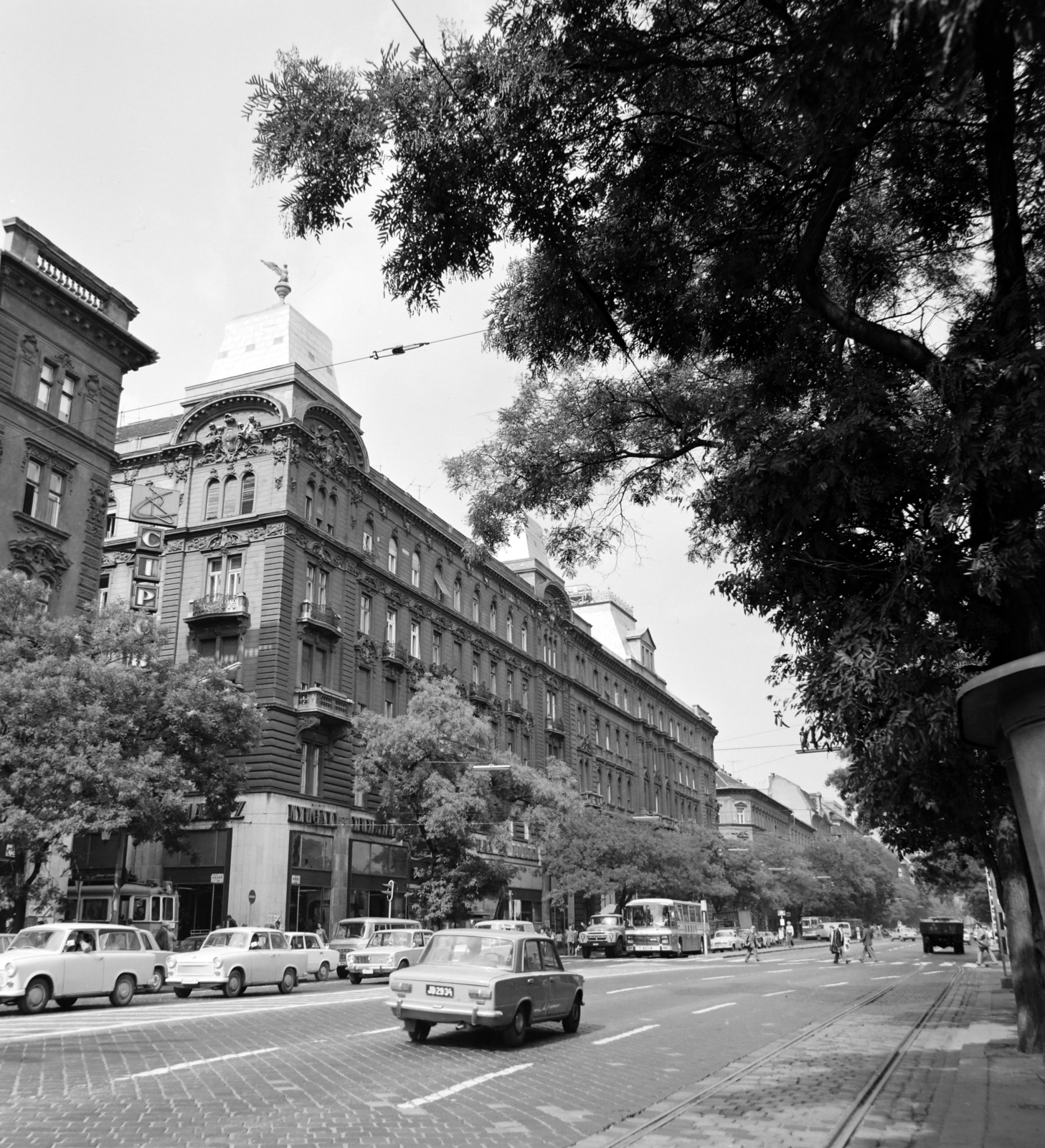 Magyarország, Budapest VI.,Budapest XIII., Váci út a Nyugati (Marx) tér felől nézve., 1976, UVATERV, Budapest, Fortepan #139895
