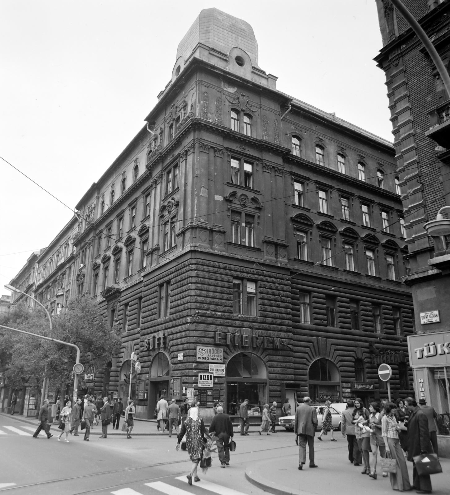 Magyarország, Budapest XIII., szemben a Szent István körút 22., jobbra a Visegrádi utca., 1976, UVATERV, Budapest, Fortepan #139906