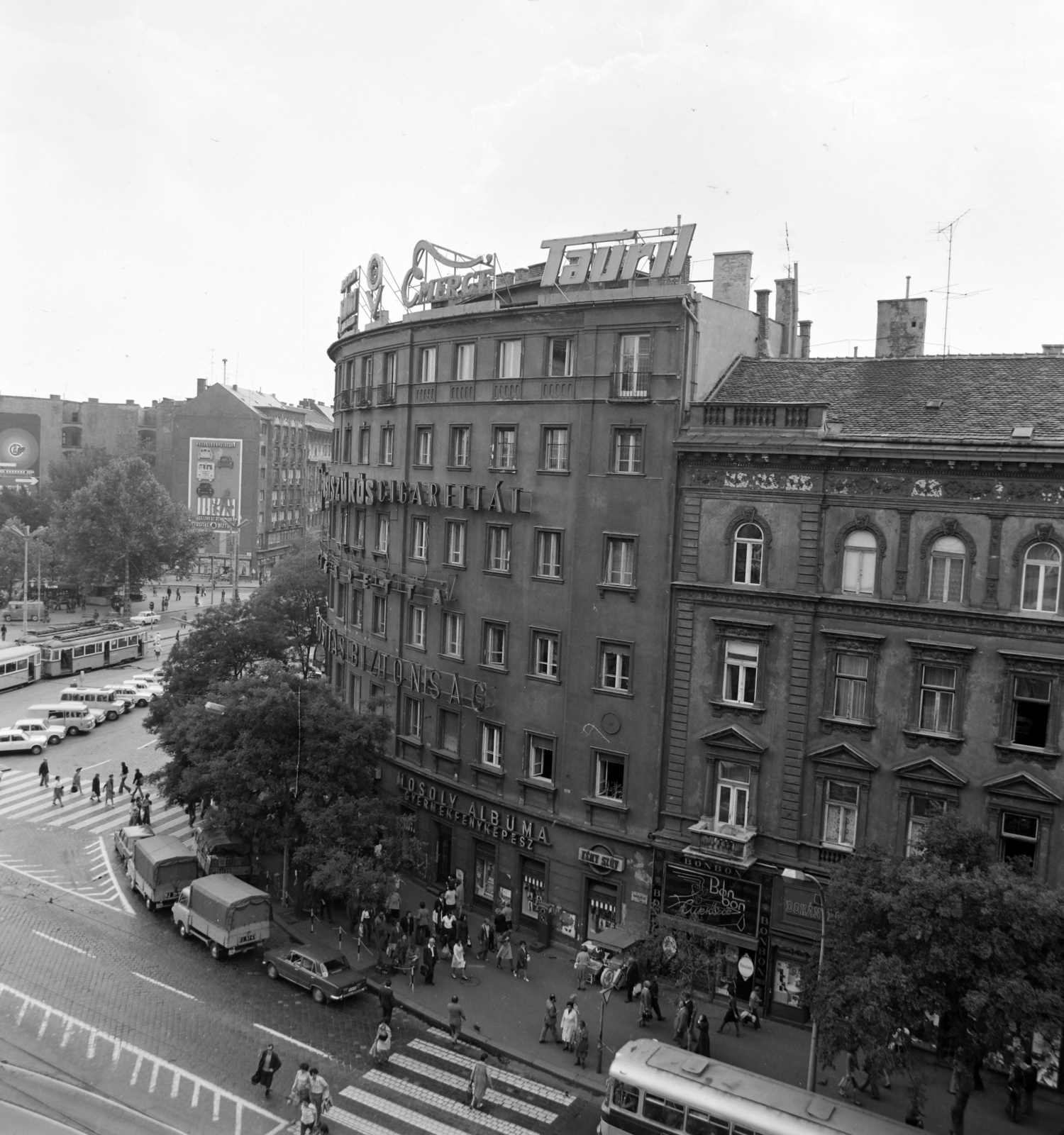 Magyarország, Budapest VI.,Budapest V., a Nyugati (Marx) tér - Szent István körút találkozásától a Bajcsy-Zsilinszky út felé nézve., 1976, UVATERV, Budapest, Fortepan #139969