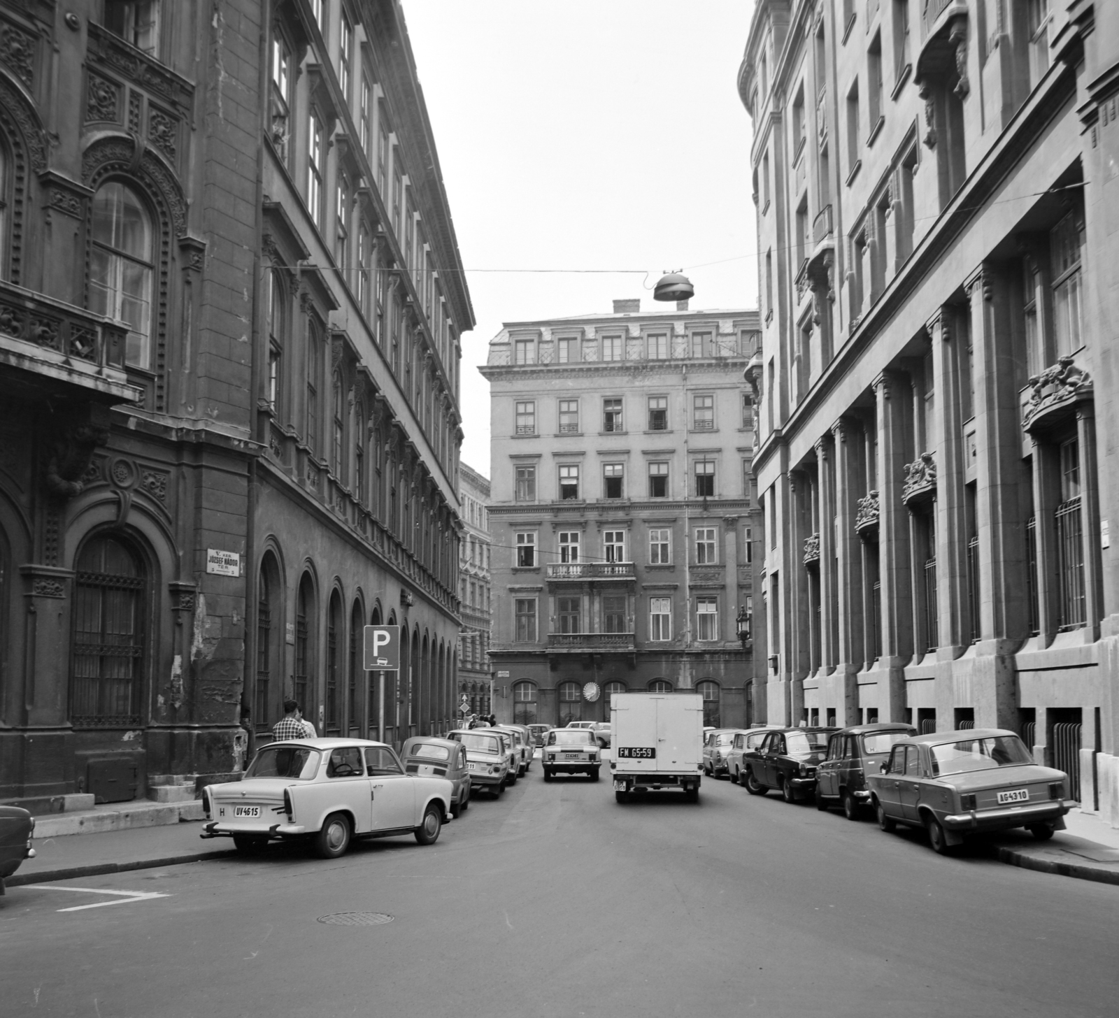 Magyarország, Budapest V., Wekerle Sándor (Szende Pál) utca a József nádor térről a Dorottya utca felé nézve., 1976, UVATERV, Budapest, Fortepan #139994