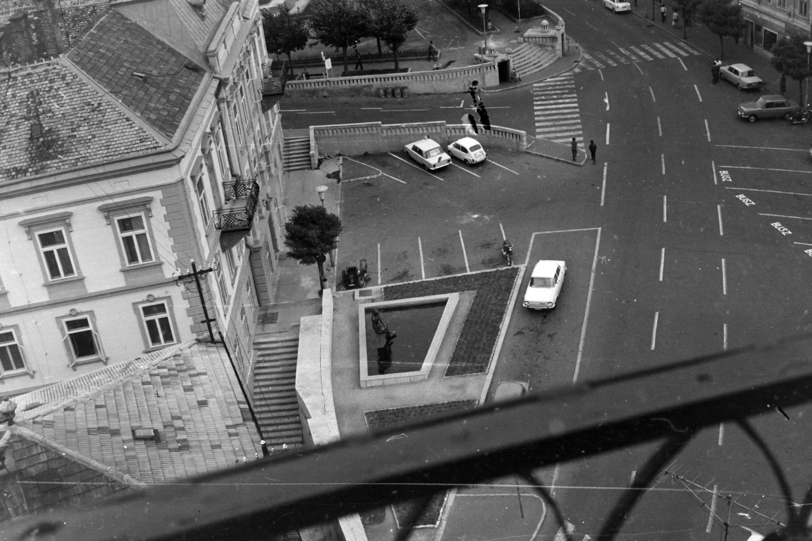 Hungary, Veszprém, Óváros (Vöröshadsereg) tér a Tűztoronyból nézve., 1976, Németh Tamás, street view, automobile, Fortepan #140060