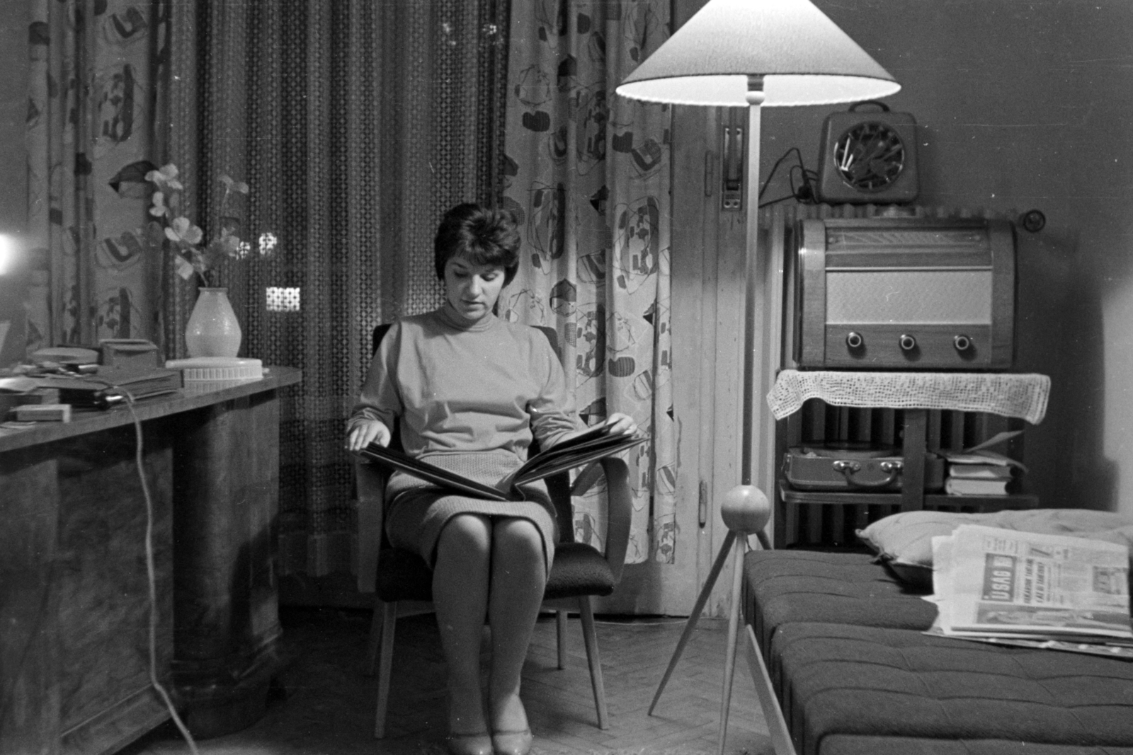 1966, Németh Tamás, reading, floor lamp, radio, interior, Fortepan #140072