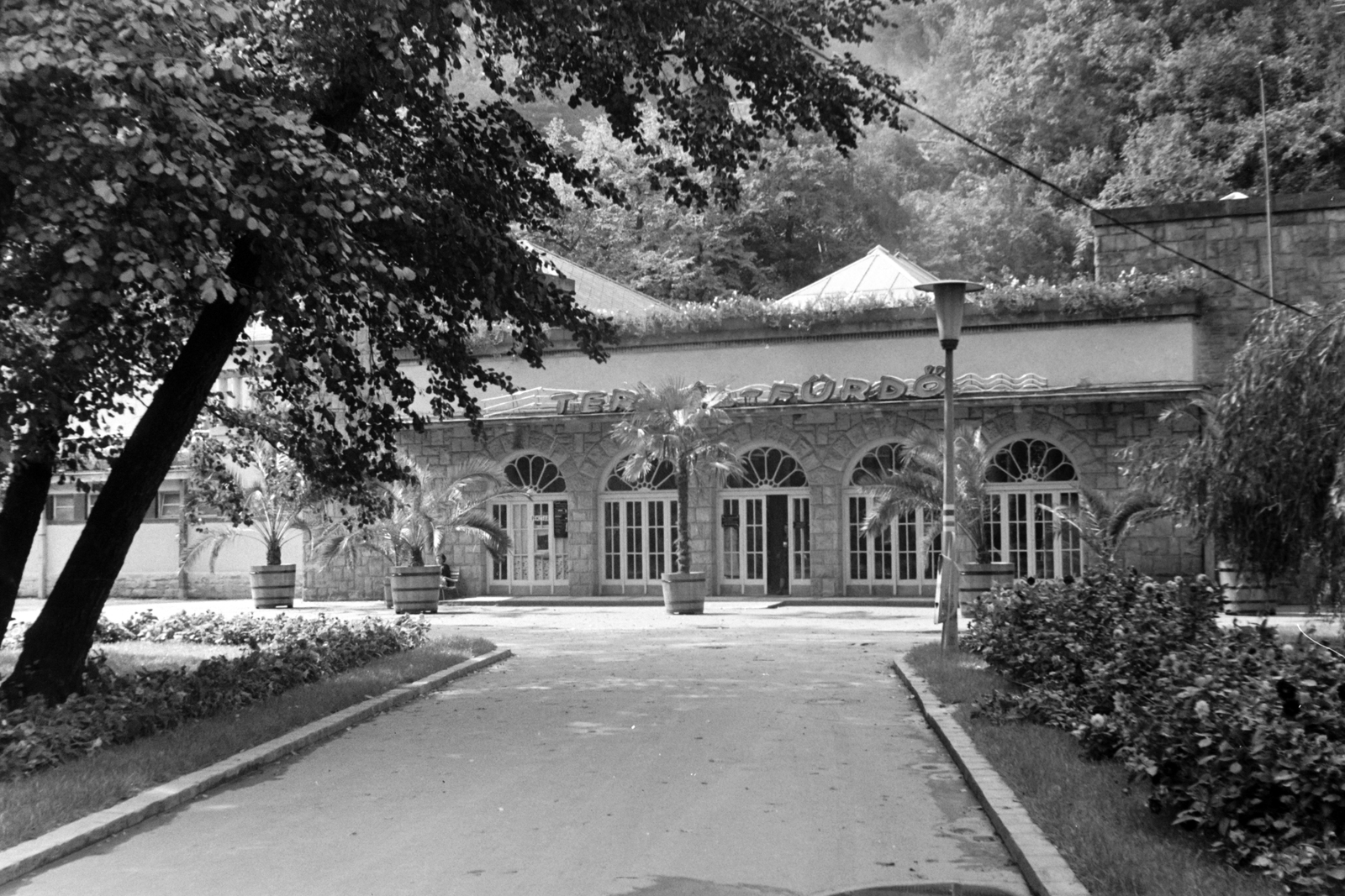 Magyarország, Miskolc,Miskolctapolca, a Barlangfürdő bejárata., 1969, Németh Tamás, Fortepan #140076