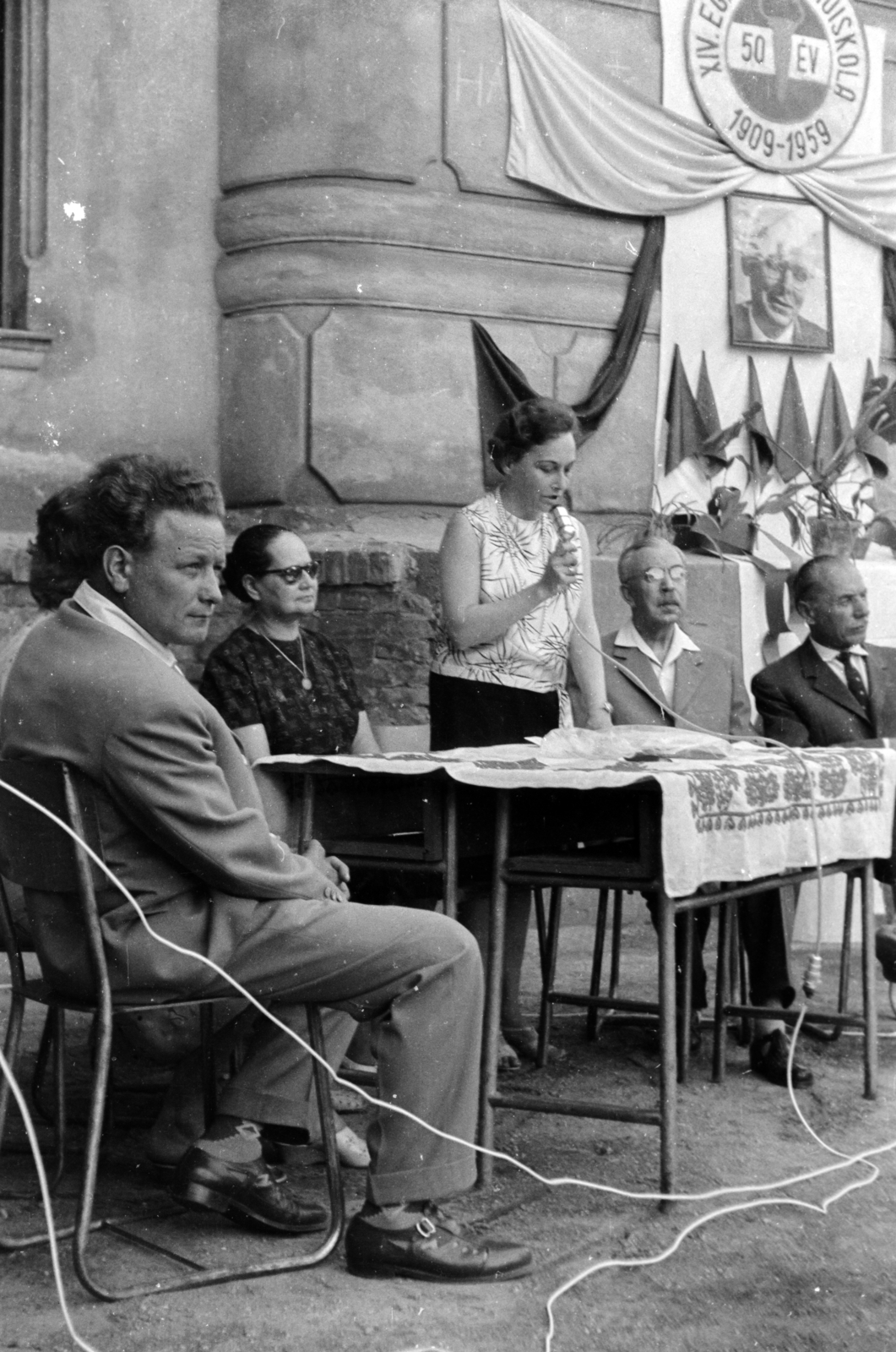 Hungary, Budapest XIV., Egressy út 69., Horváth Imre (később Herman Ottó) Általános Iskola. Ünnepség az iskola 50 éves jubileuma alkalmából. A falon az iskola névadójának, Horváth Imre egykori külügyminiszternek a fényképe., 1959, Németh Tamás, Budapest, Fortepan #140098