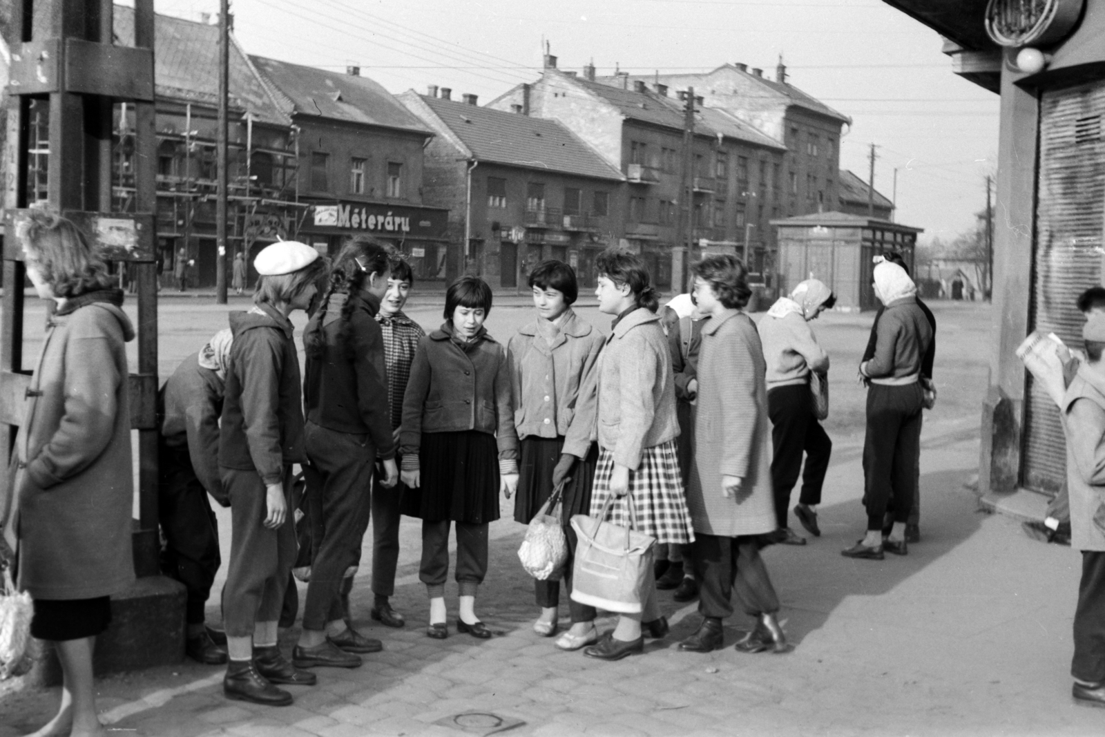 Magyarország, Budapest XIV., Nagy Lajos király útja a Bosnyák tér sarkáról a Bácskai utca felé nézve., 1961, Németh Tamás, Budapest, Fortepan #140138