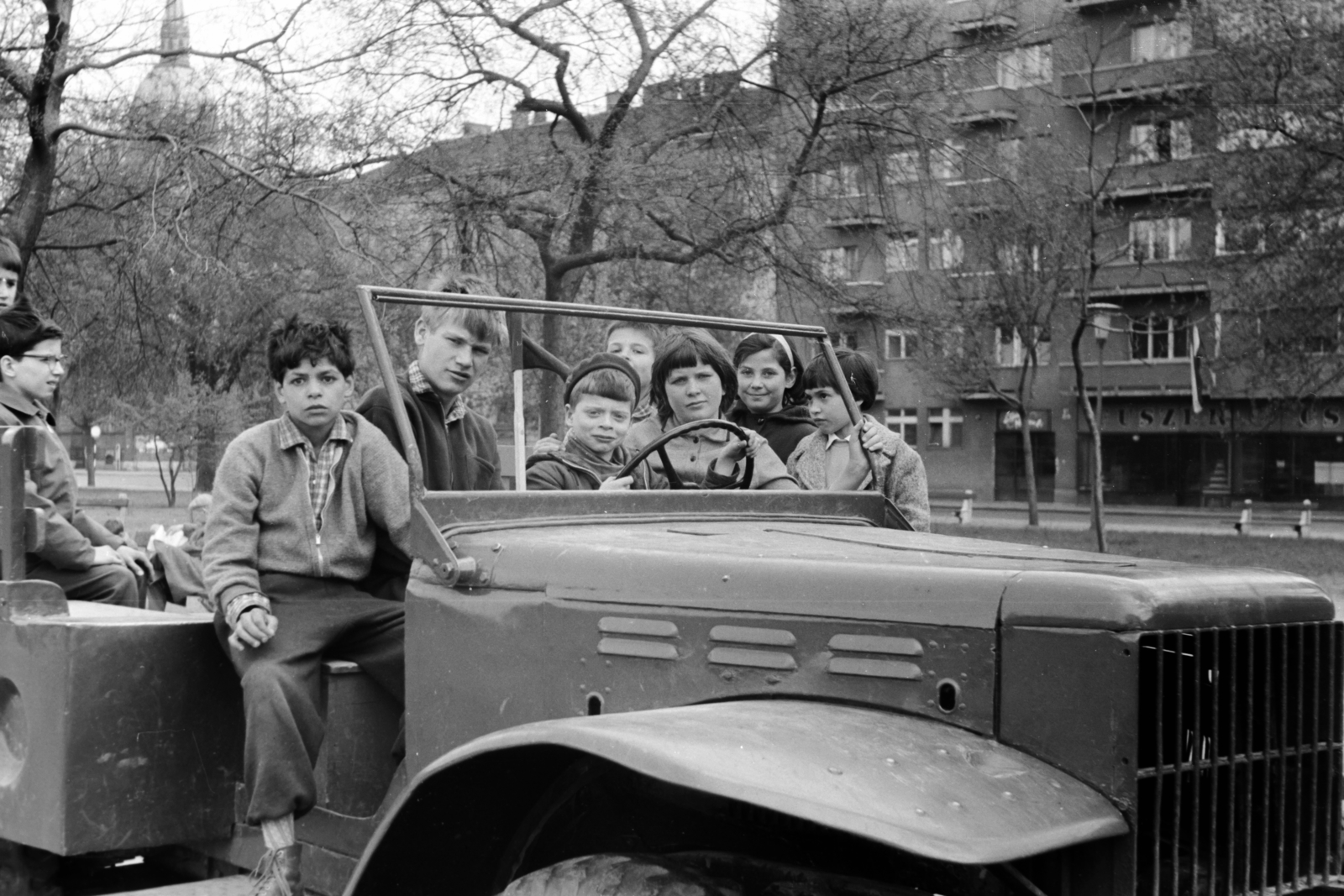 Hungary, Budapest VIII., II. János Pál pápa (Köztársaság) tér, balra a Dologház (Szántó Kovács János) utca - Kun utca sarkán álló Tűzoltóparancsnokság épületének tornya látszik., 1961, Németh Tamás, Dodge-brand, Dodge WC-series, Budapest, Fortepan #140144
