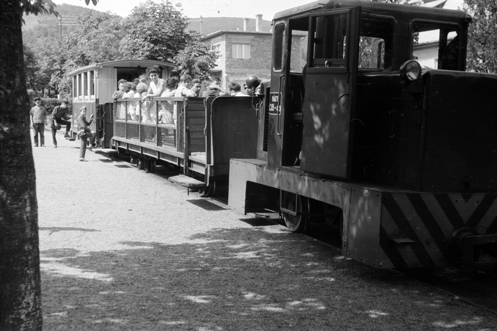 Hungary, Mátrafüred, a Gyöngyös - Mátrafüred között közlekedő Mátravasút végállomása., 1967, Németh Tamás, narrow-gauge railway, C-50 rail tractor, diesel locomotive, Fortepan #140148
