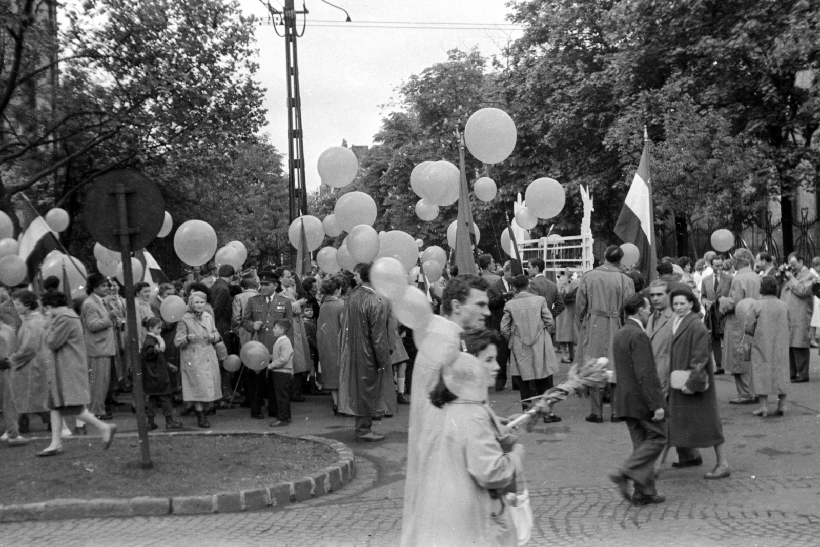 Hungary, Budapest XIV., Ida utca a Hungária körútról nézve., 1960, Németh Tamás, 1st of May parade, Budapest, Fortepan #140164