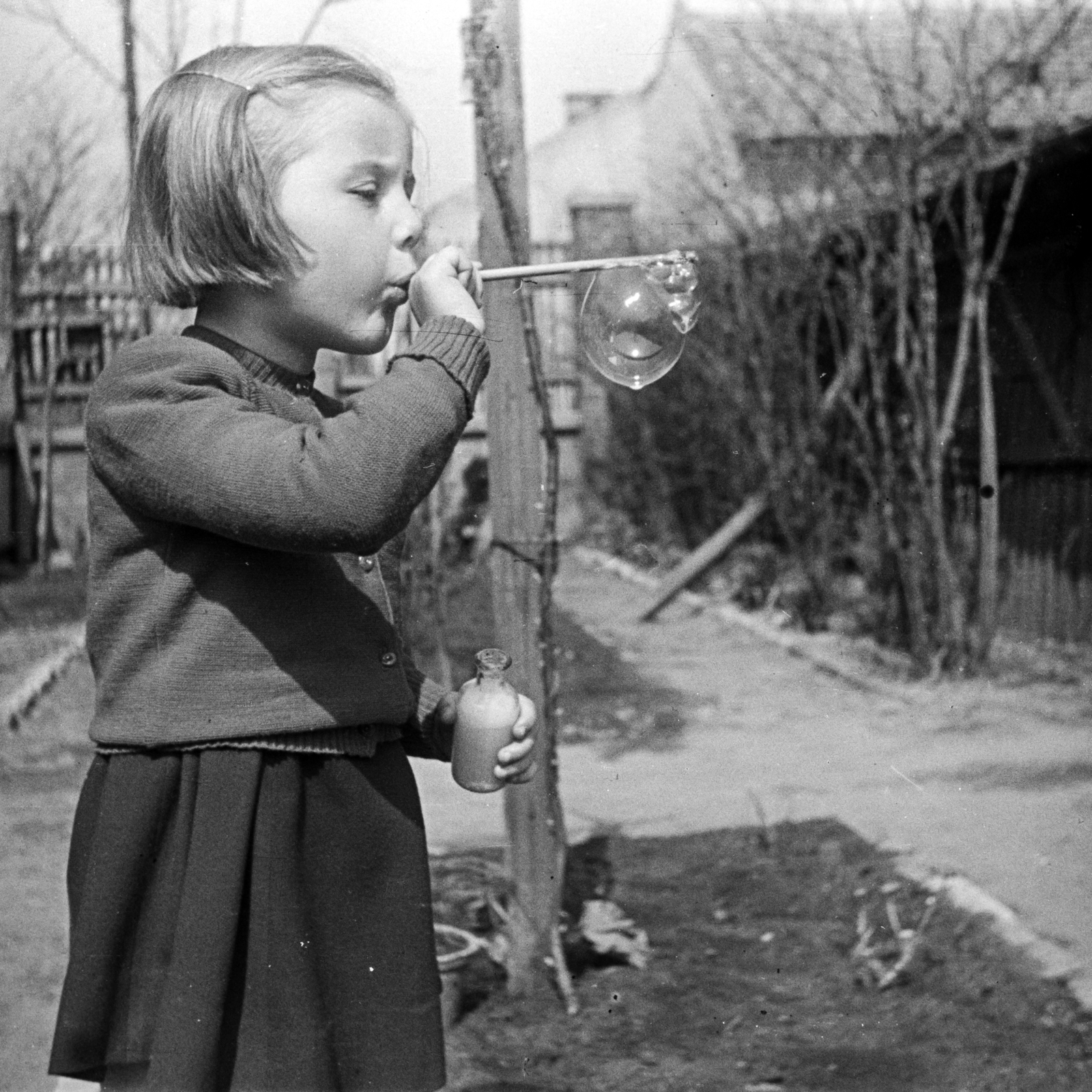 1954, Németh Tamás, blowing a bubble, Fortepan #140186