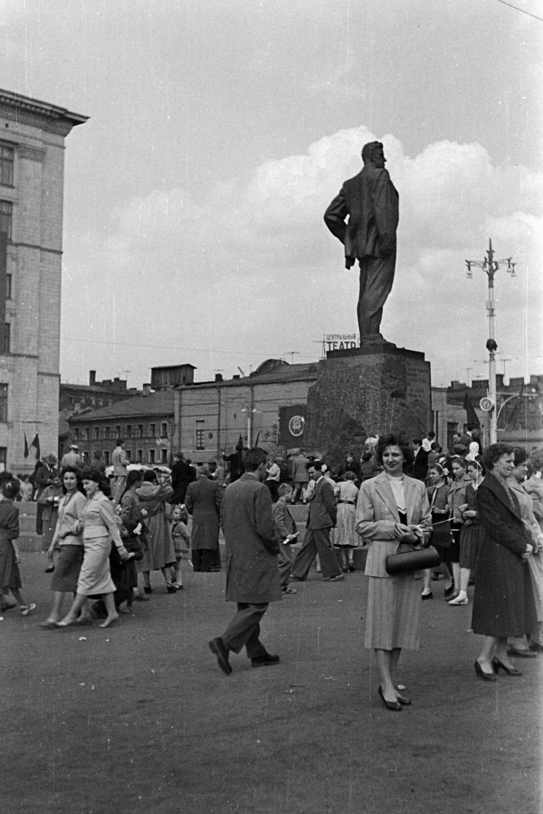 Russia, Moscow, Triumfalnaja (Majakovszkogo) tér, Majakovszkij szobor., 1959, Németh Tamás, Soviet Union, monument, Vladimir Mayakovsky-portrayal, Dmitry Chechulin-design, Alexander Kibalnikov-design, Fortepan #140188