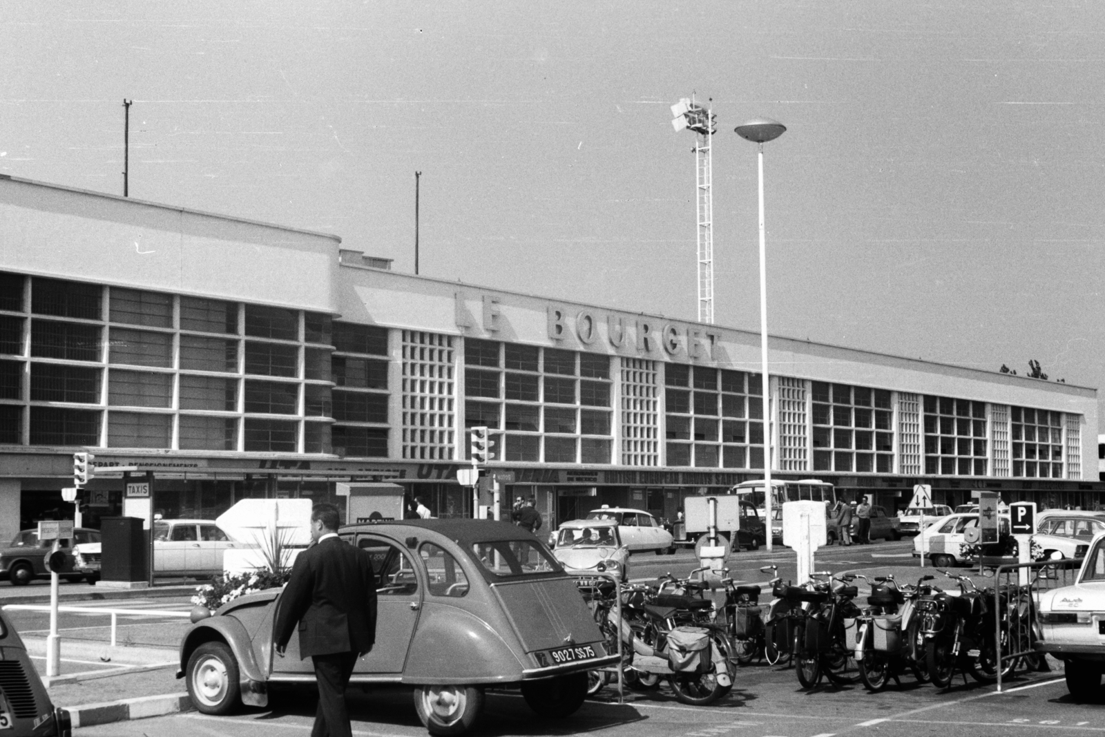 Franciaország, Párizs, Le Bourget repülőtér., 1969, Németh Tamás, múzeum, repülőtér, Citroen-márka, Citroen 2CV, Fortepan #140204