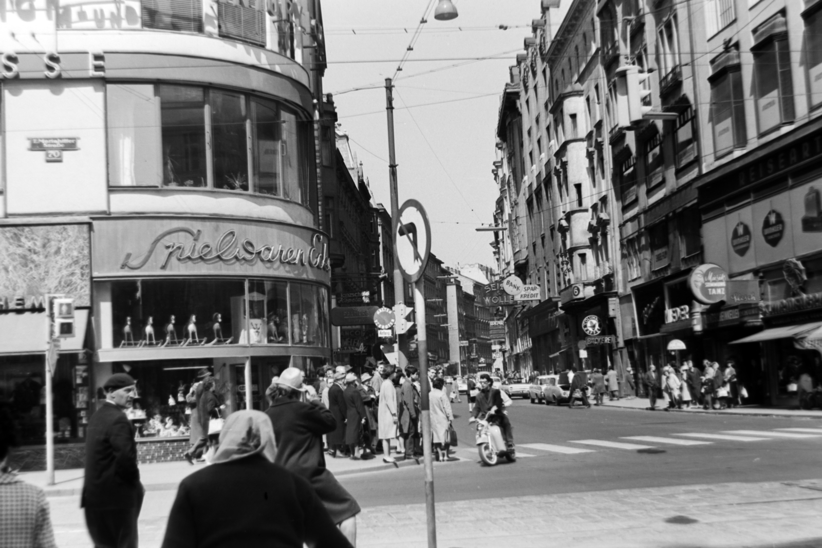 Ausztria, Bécs, Mariahilfer Strasse - Neubaugasse sarok., 1965, Németh Tamás, Fortepan #140223