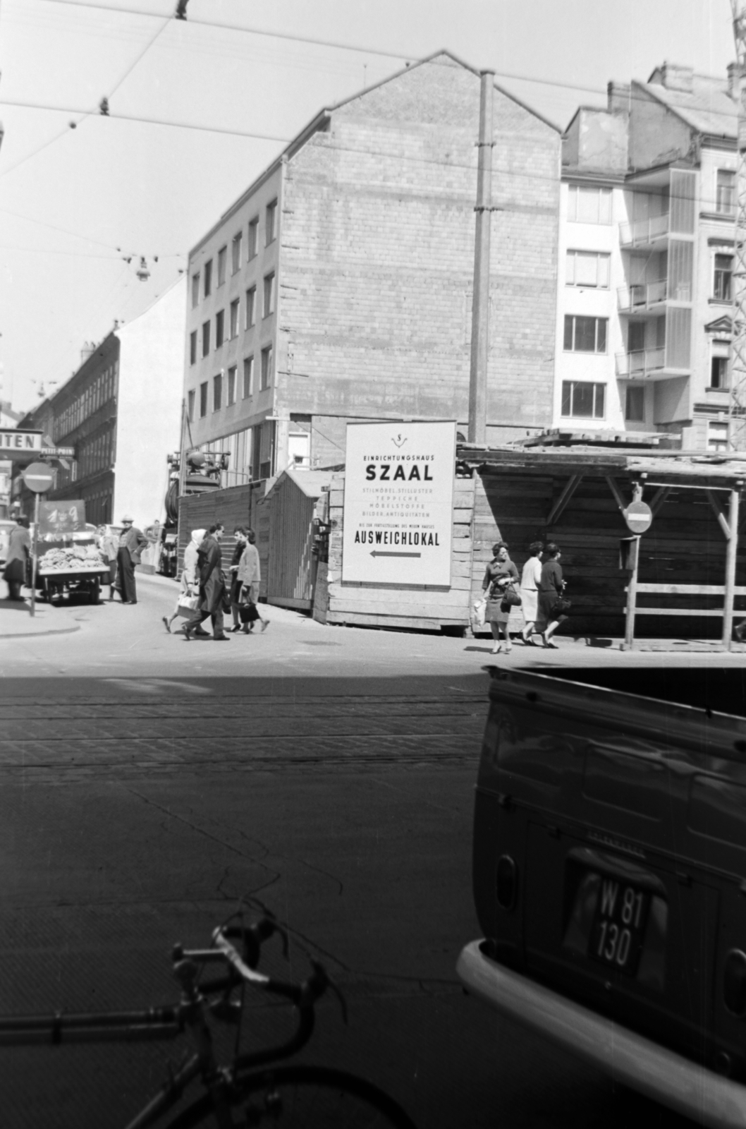 Ausztria, Bécs, Mariahilfer Strasse, balra szemben az Andreasgasse., 1965, Németh Tamás, Fortepan #140224