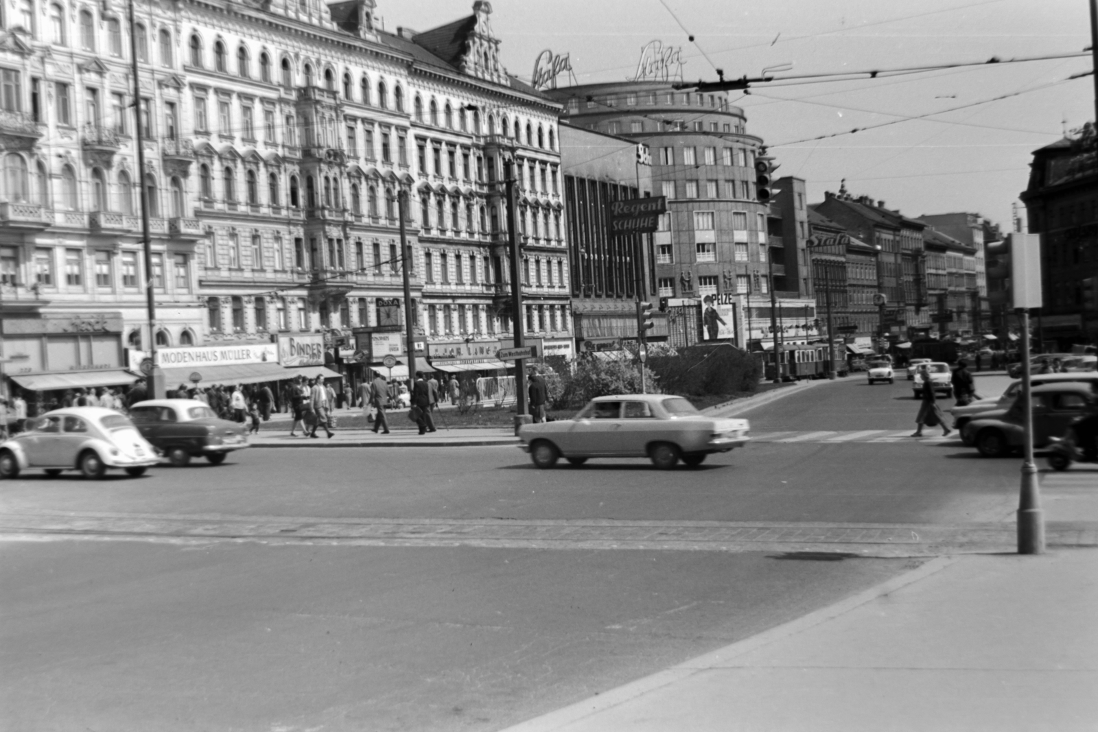 Austria, Vienna, Mariahilfer Strasse a Mariahilfer Gürtel-től a Kaiserstrasse felé nézve., 1965, Németh Tamás, Fortepan #140226