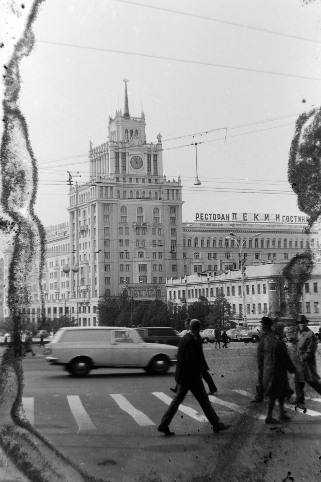 Russia, Moscow, Szadovaja-Triumfalnaja utca a Bolsaja Szadovaja utca felé nézve, a Tverszkaja (ekkor Gorkij) utca kereszteződésénél., 1970, Németh Tamás, Soviet Union, hotel, socialist realism, Cyrillic alphabet, Dmitry Chechulin-design, Fortepan #140232