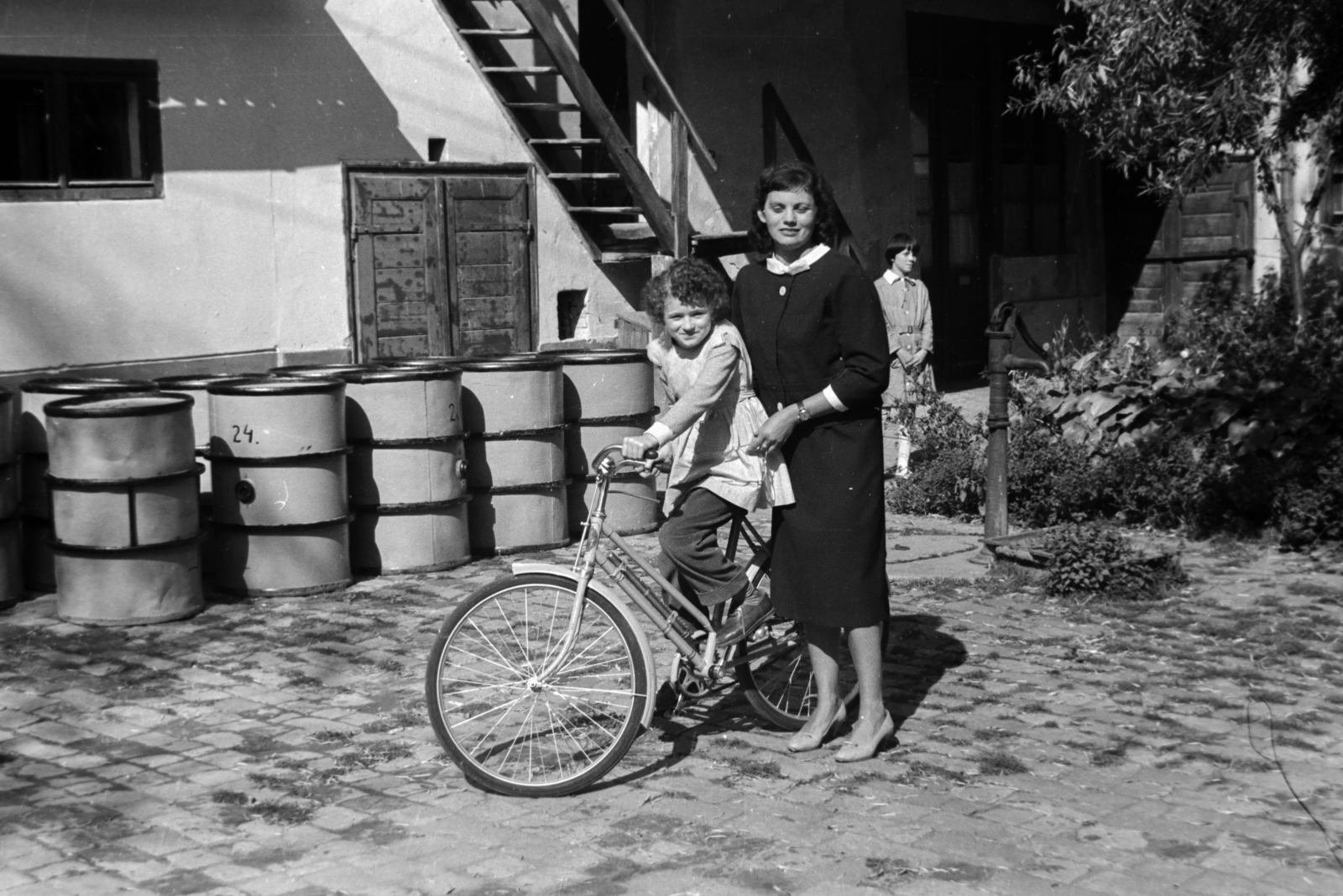 1964, Németh Tamás, bicycle, barrel, Fortepan #140248