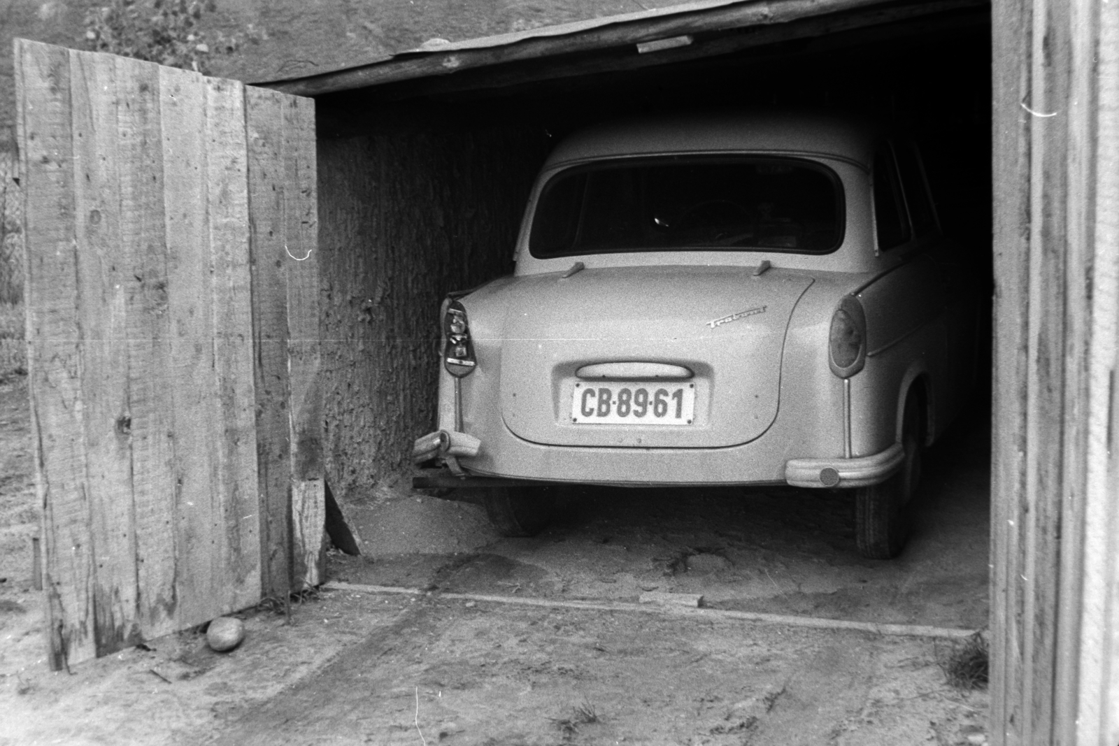 1964, Németh Tamás, Trabant-brand, automobile, number plate, garage, Fortepan #140250