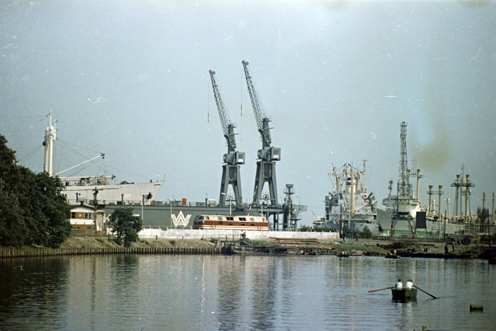 Germany, Warnemünde, Rostock, az Alter Strom kikötő., 1963, Németh Tamás, colorful, GDR, Fortepan #140310