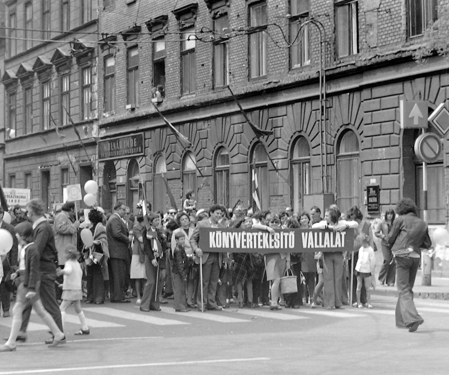 Hungary, Budapest VII., Wesselényi utca - Rottenbiller utca sarok., 1973, Fortepan, sign-board, march, 1st of May parade, Budapest, Fortepan #1404