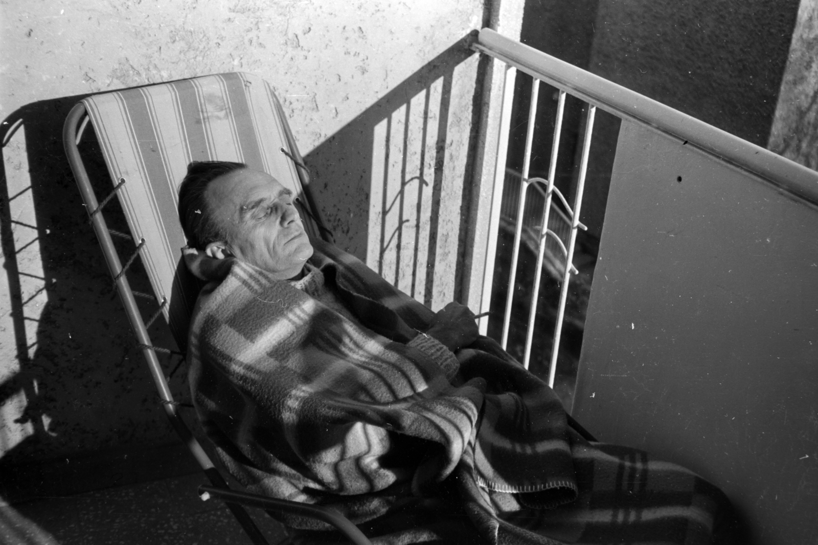 1975, Németh Tamás, sleeping, balcony, plaid, Fortepan #140401