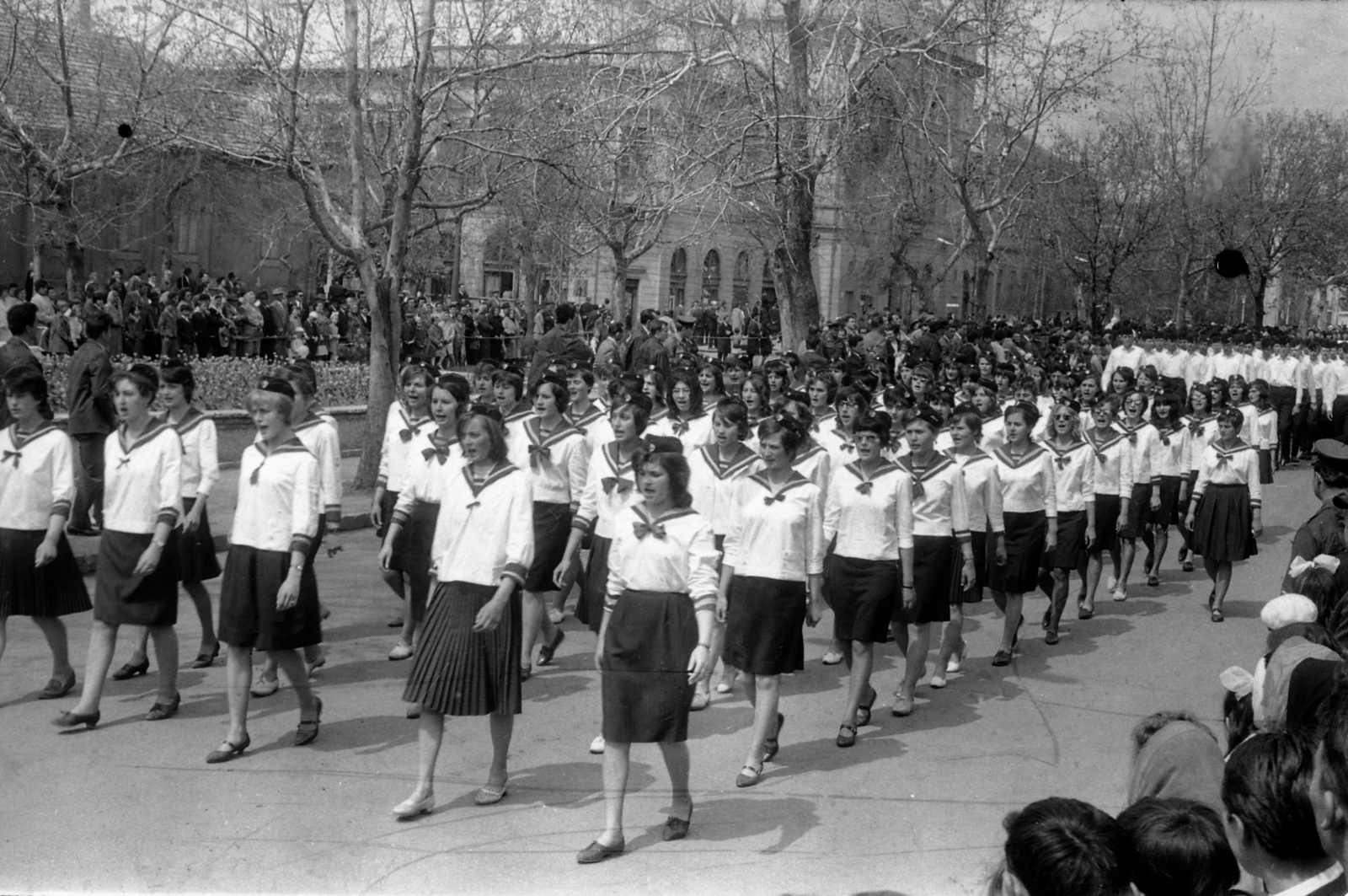 Hungary, Jászberény, Lehel vezér tér, május 1-i felvonulás., 1964, Morvay Kinga, 1st of May parade, Fortepan #140424