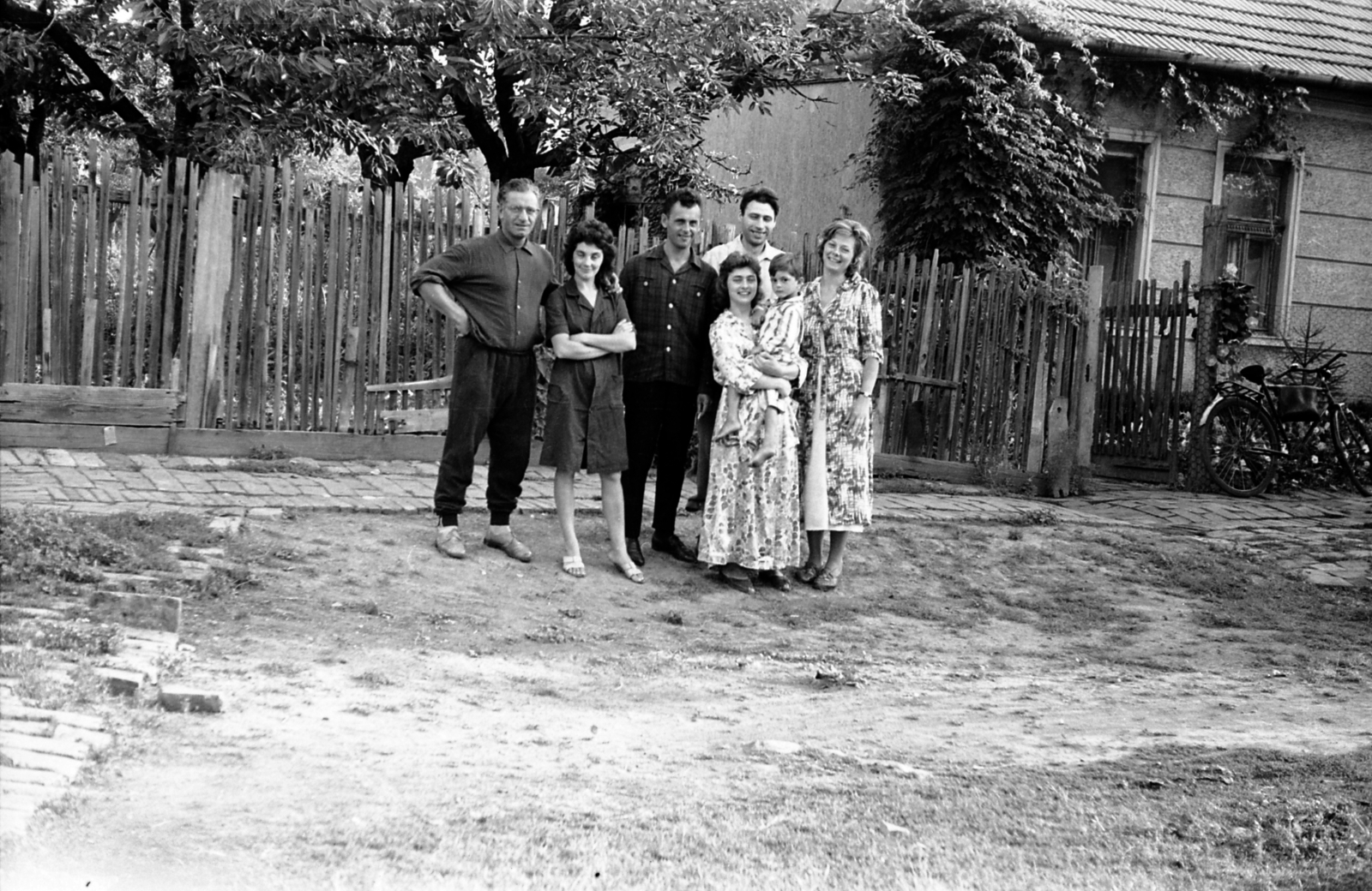 1960, Morvay Kinga, family, summer dresses, lath fence, Fortepan #140433