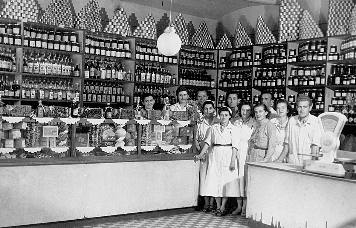 Hungary, Dombóvár, Népbolt., 1954, Erky-Nagy Tibor, trading, light, working clothes, vendor, food, tin can, Fortepan #14050