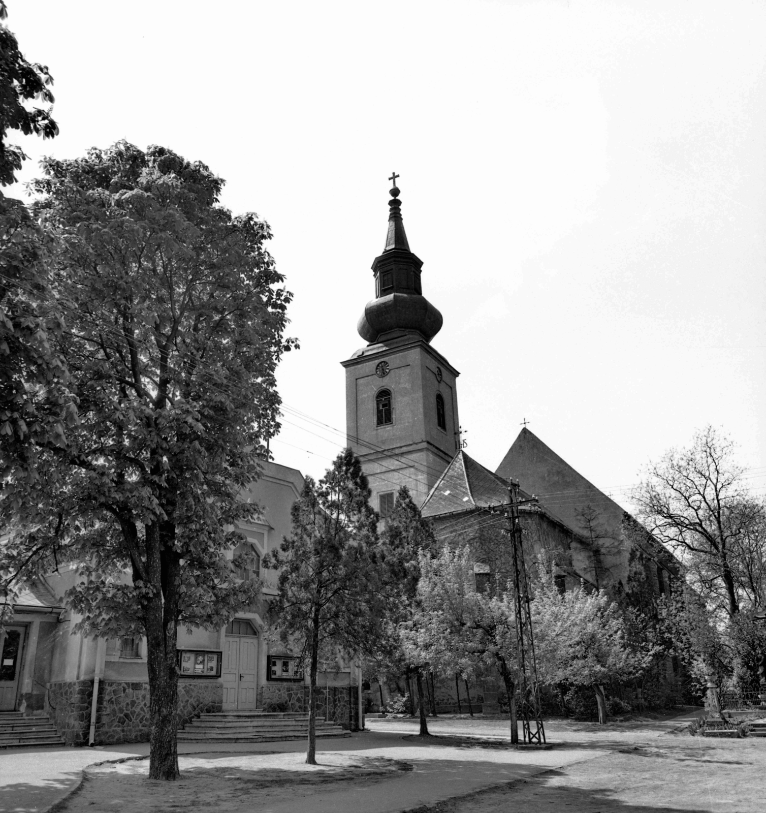 Magyarország, Jászberény, Ferencesek tere, ferences templom., 1958, Morvay Kinga, mozi, Fortepan #140513