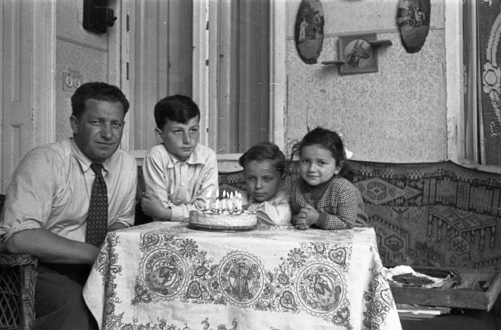 Hungary, Jászberény, Táncsics Mihály utca 1., 1958, Morvay Kinga, cake, birthday celebration, Fortepan #140519