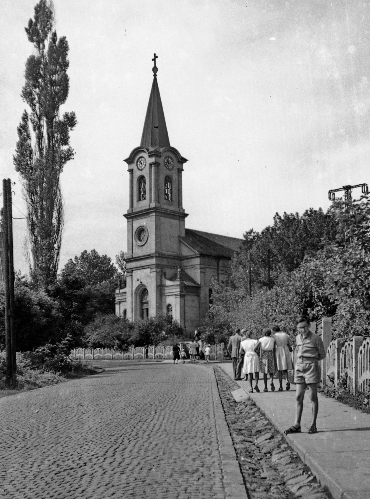 Hungary, Ózd, Ív út, Szent Kereszt Felmagasztalása templom., 1958, Morvay Kinga, church, church clock, Fortepan #140524