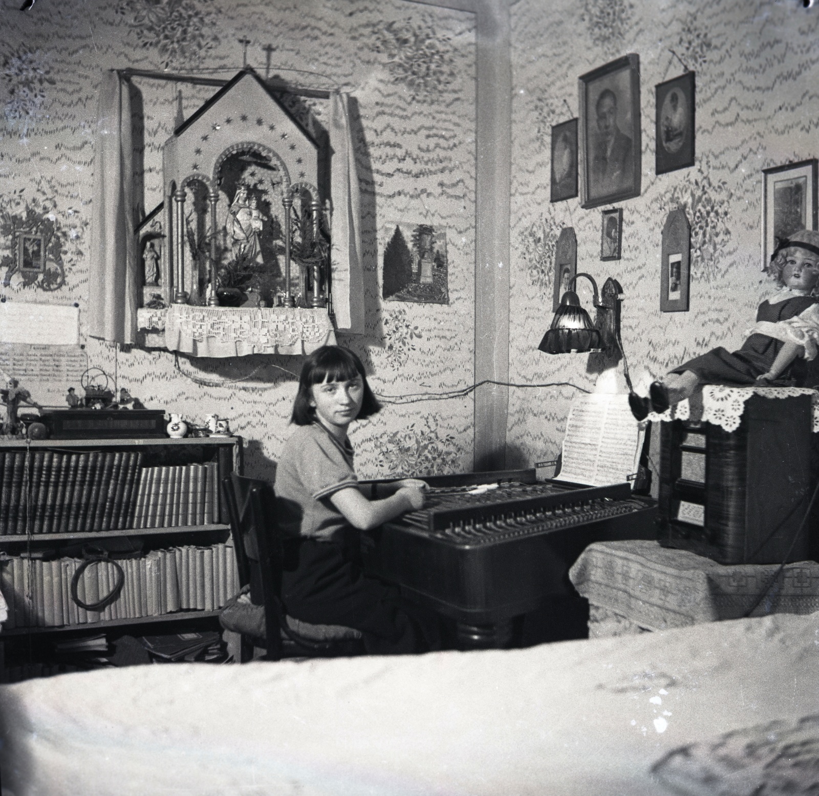 1934, Morvay Kinga, toy doll, interior, altar, dulcimer, Fortepan #140589