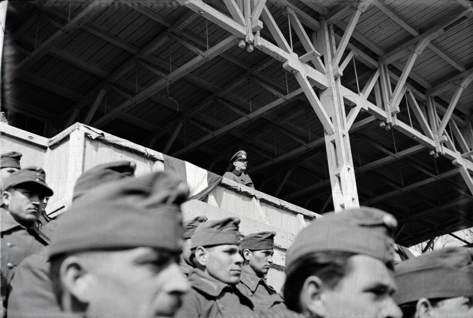 Ukrajna, Kijev, Német Stadion (korábban Balitszkij Dinamo Stadion, ma Valerij Lobanovszkij Dinamo Stadion). A 2. magyar hadsereg hadműveleti területről való kivonásának alkalmából rendezett ünnepség és tábori mise., 1943, Miklós Lajos, liturgia, Fortepan #140699