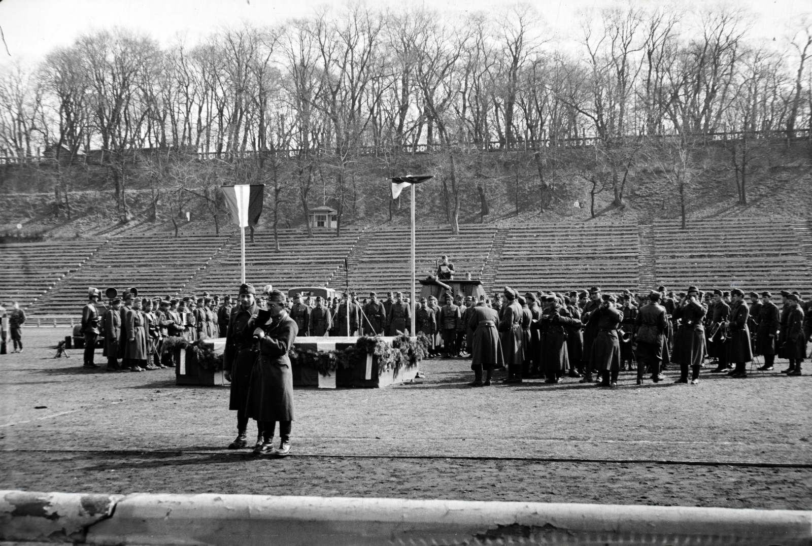 Ukraine, Kyiv, Német Stadion (korábban Balitszkij Dinamo Stadion, ma Valerij Lobanovszkij Dinamo Stadion). A 2. magyar hadsereg hadműveleti területről való kivonásának alkalmából rendezett ünnepség és tábori mise., 1943, Miklós Lajos, liturgy, stadium, Fortepan #140700