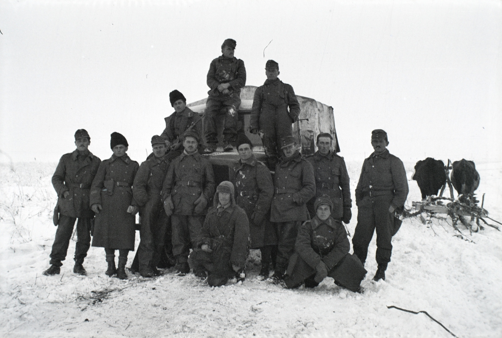 1942, Miklós Lajos, snow, commercial vehicle, second World War, hackery, sitting on a car, Fortepan #140733