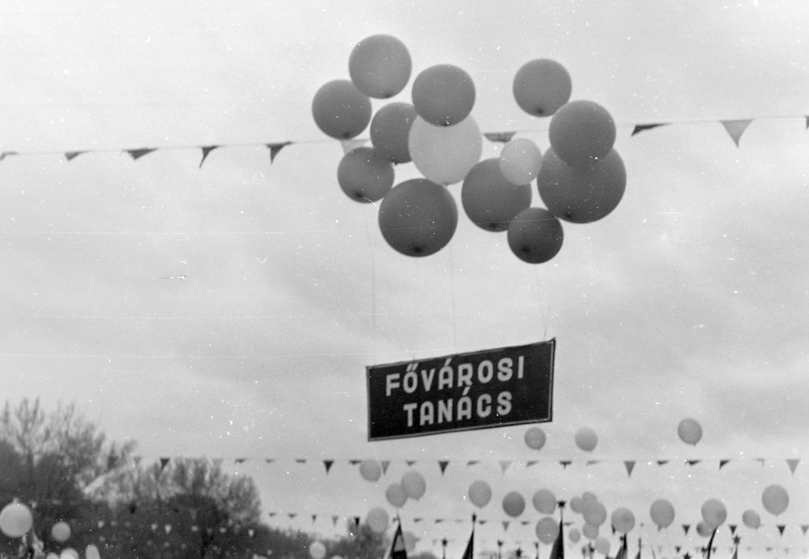 Hungary, Budapest XIV., Ötvenhatosok tere (Felvonulási tér), május 1-i felvonulás., 1959, Szent-tamási Mihály, flag, baloon, 1st of May parade, Budapest, Fortepan #14074
