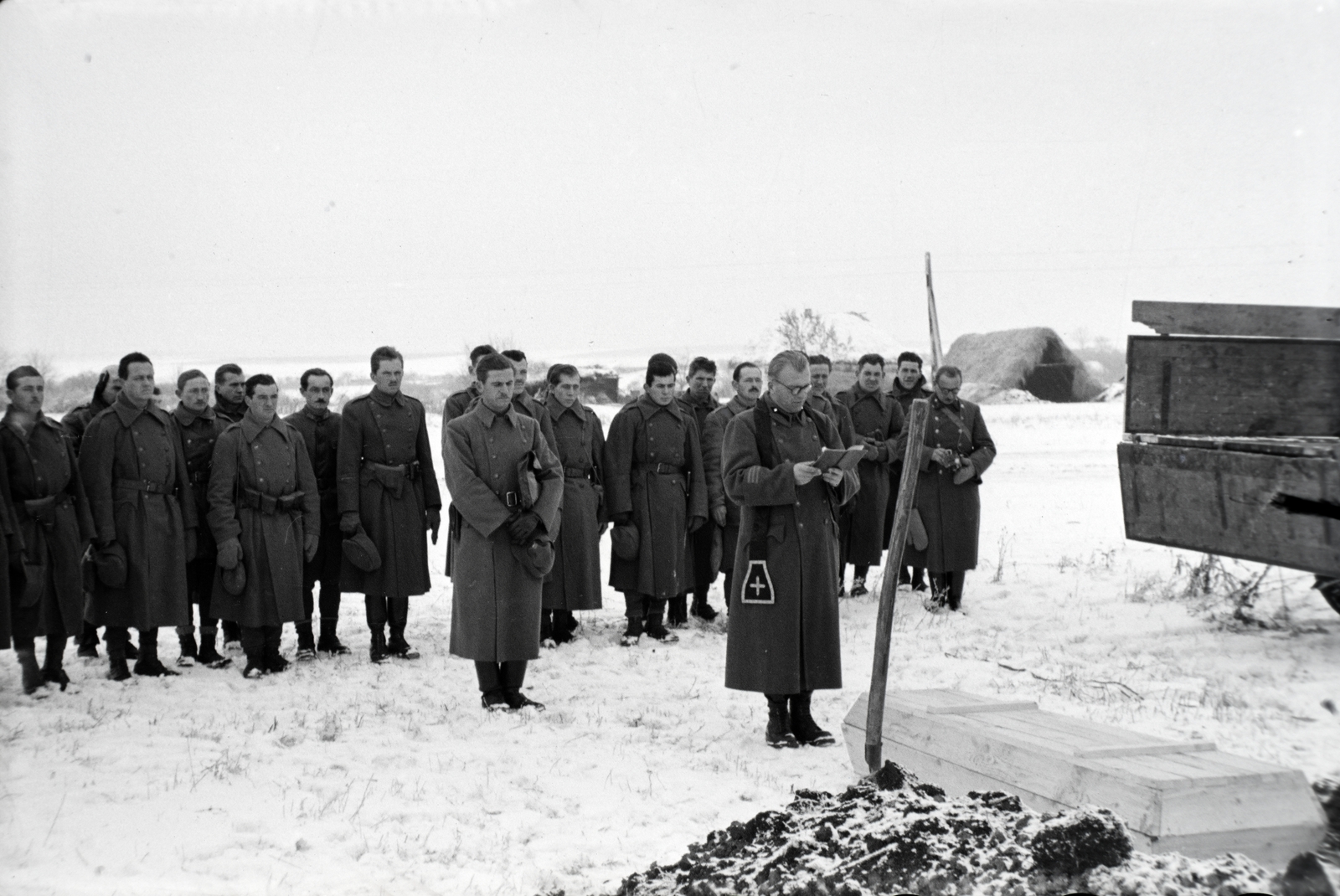 Oroszország, 1942, Miklós Lajos, hó, második világháború, temetés, koporsó, lelkész, hadisír, Fortepan #140754