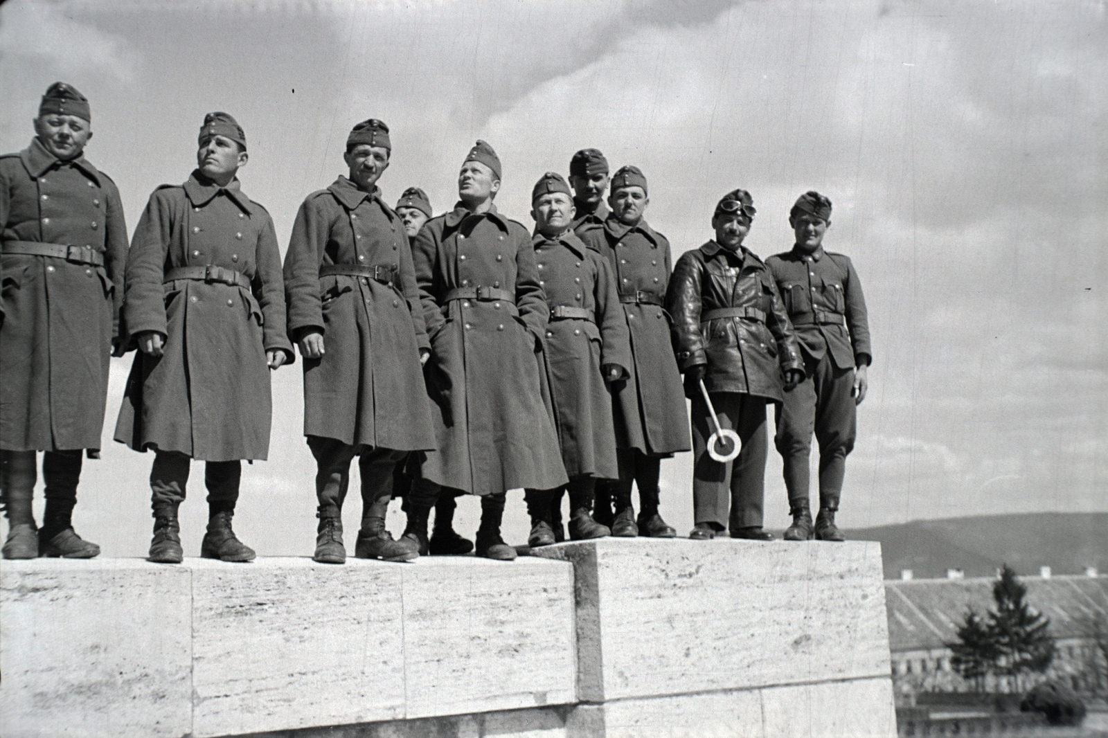 Magyarország, Esztergom, a felvétele a Bazilika főbejárati lépcsőjénél készült, jobbra a Szent István tér., 1942, Miklós Lajos, székesegyház, Fortepan #140774