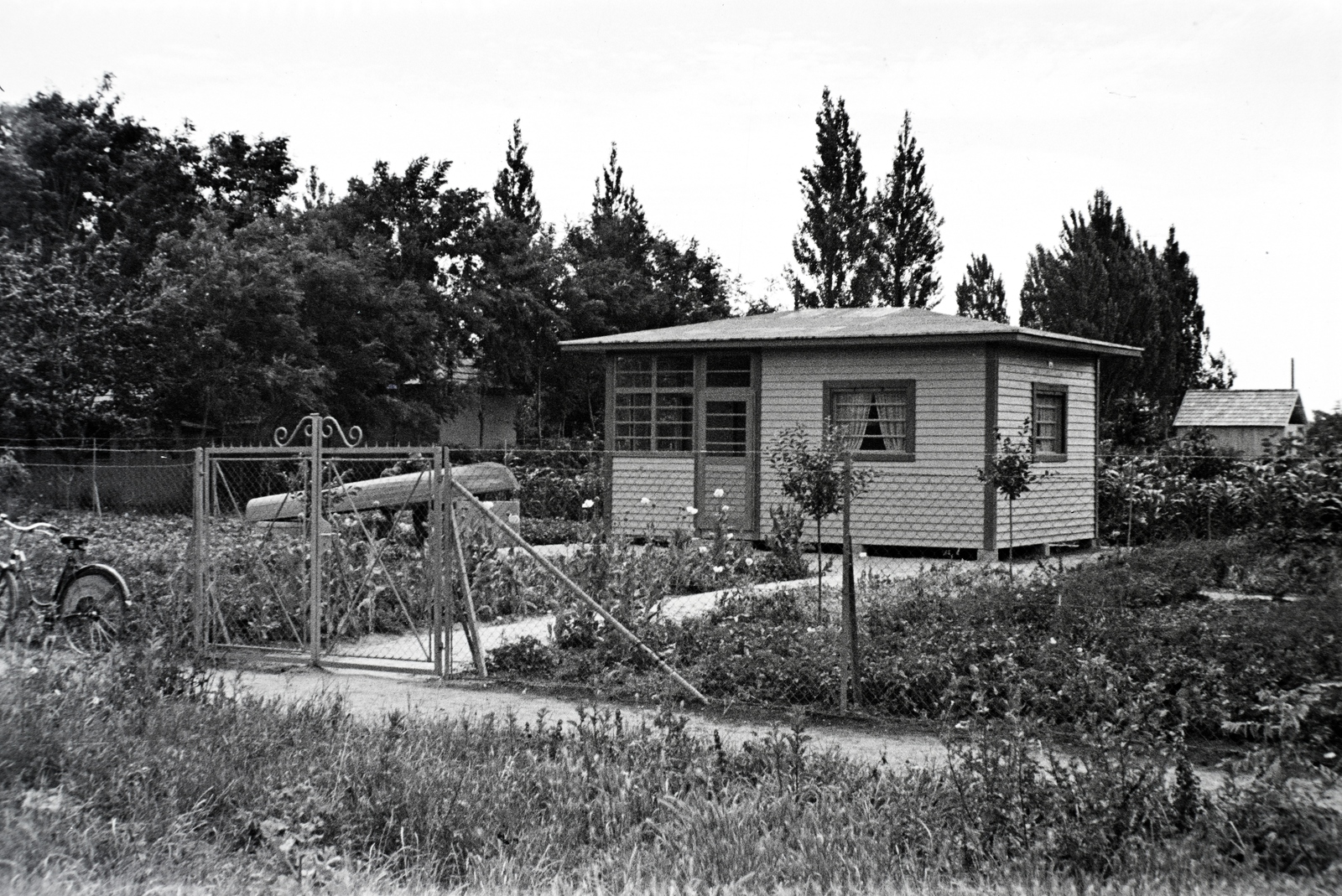 1940, Miklós Lajos, bicycle, garden, boat, holiday house, Fortepan #140847