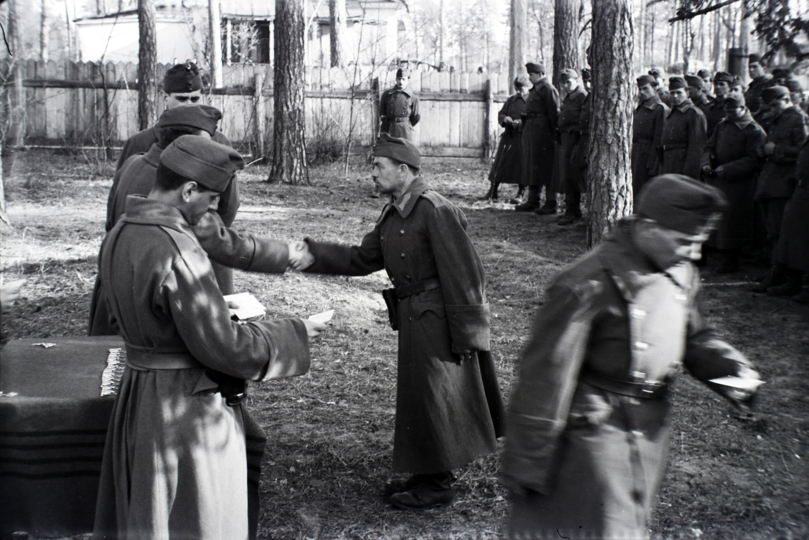 1942, Miklós Lajos, medal, handshake, Fortepan #140877