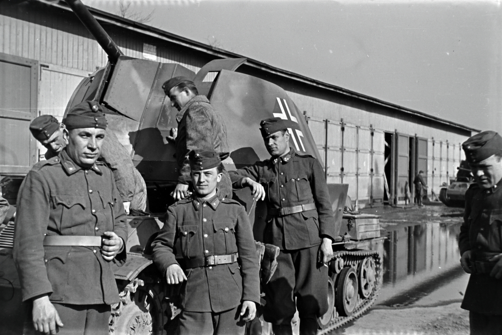 Hungary, Budapest IX., Üllői út 133-135. Ferenc József gyalogsági laktanya., 1942, Miklós Lajos, insignia, camouflage pattern, Budapest, Fortepan #140903