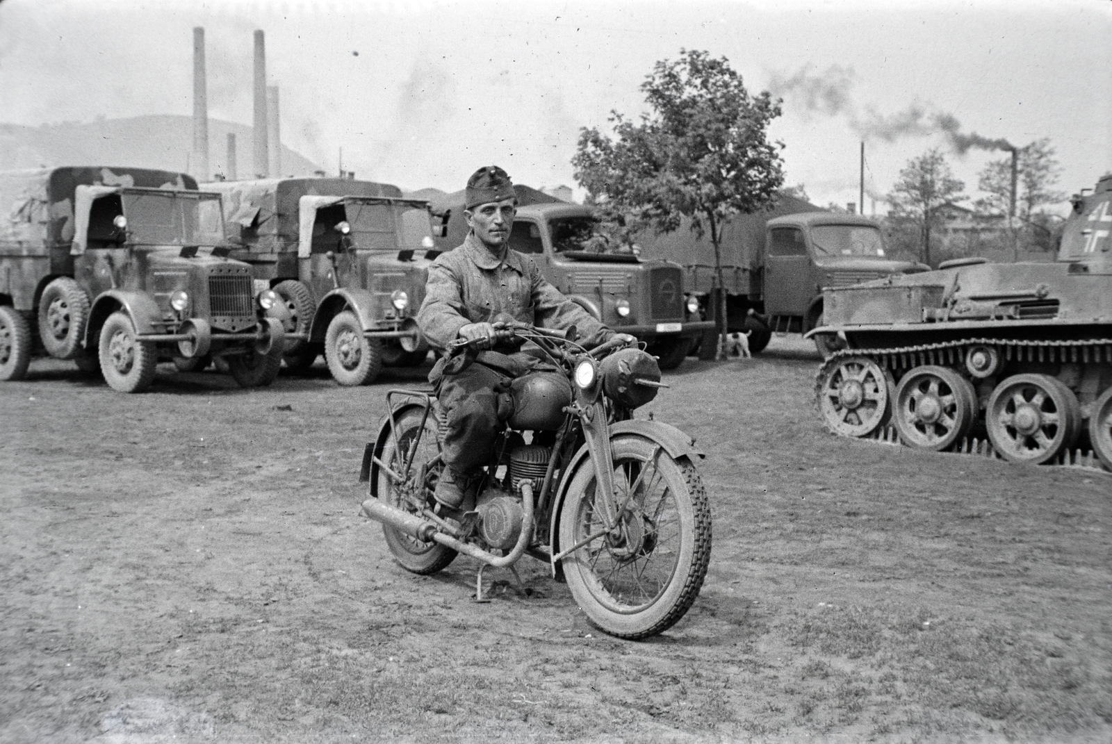 Hungary, Dorog, Otthon tér., 1942, Miklós Lajos, motorcycle, Fortepan #140953