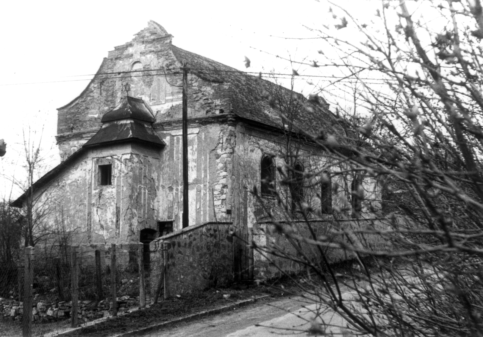 Hungary, Tarcal, Könyves Kálmán út 41., az egykori zsinagóga. Ma magántulajdonban van, a Tarcal Galéria működik benne., 1983, Gazda Anikó, Fortepan #141194