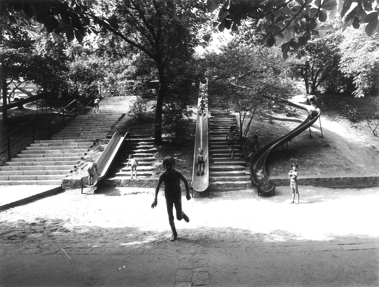 Hungary, Budapest XI., csúszdás játszótér a Minerva utca közelében., 1977, Hlatky Katalin-Főkert, playground, playground slide, Budapest, Fortepan #141206