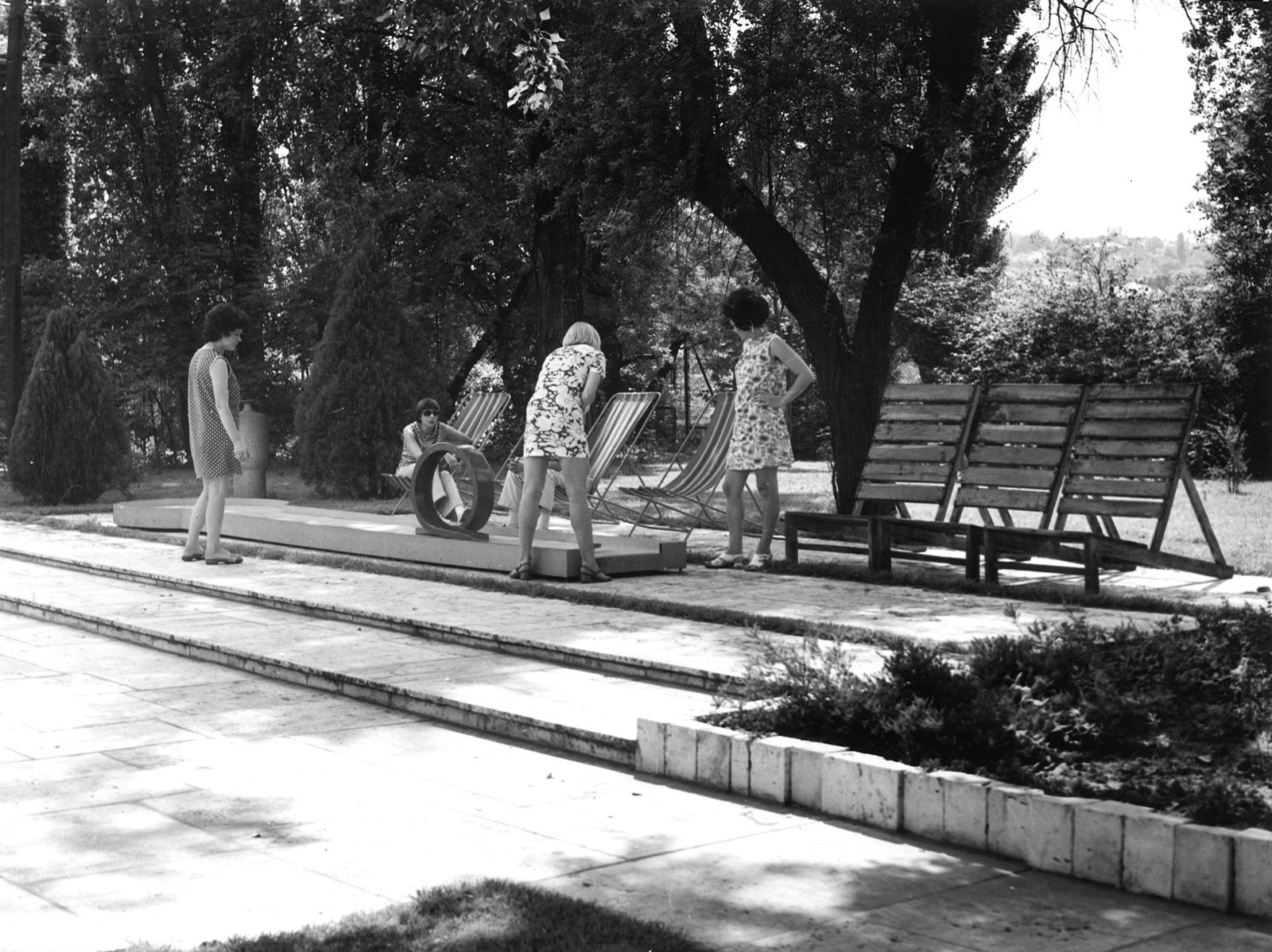 Hungary, Margit Islands, Budapest, minigolf., 1978, Hlatky Katalin-Főkert, deck chair, Fortepan #141248