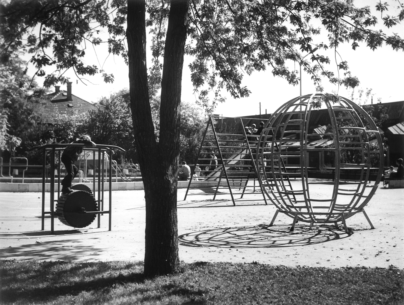 1968, Hlatky Katalin-Főkert, playground, monkey bar, Fortepan #141266