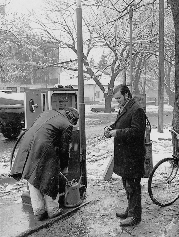 Magyarország, Dombóvár, Szabadság út, olajkút., 1973, Erky-Nagy Tibor, benzinkút, kerékpár, Fortepan #14129